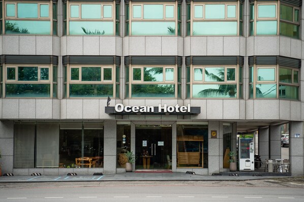Front of property - Hotel Ocean (Hualien City)