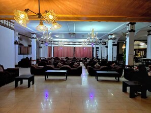 Lobby sitting area - New Dodoma Hotel (Dodoma)