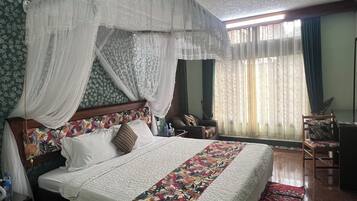 Deluxe Single Room | Premium bedding, minibar, in-room safe, desk