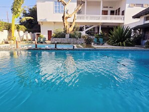 Indoor pool, sun loungers - New Dodoma Hotel (Dodoma)