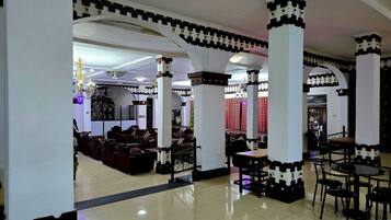 Coin salon dans le hall