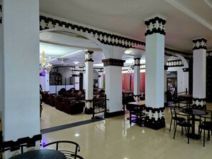 Lobby sitting area - New Dodoma Hotel (Dodoma)