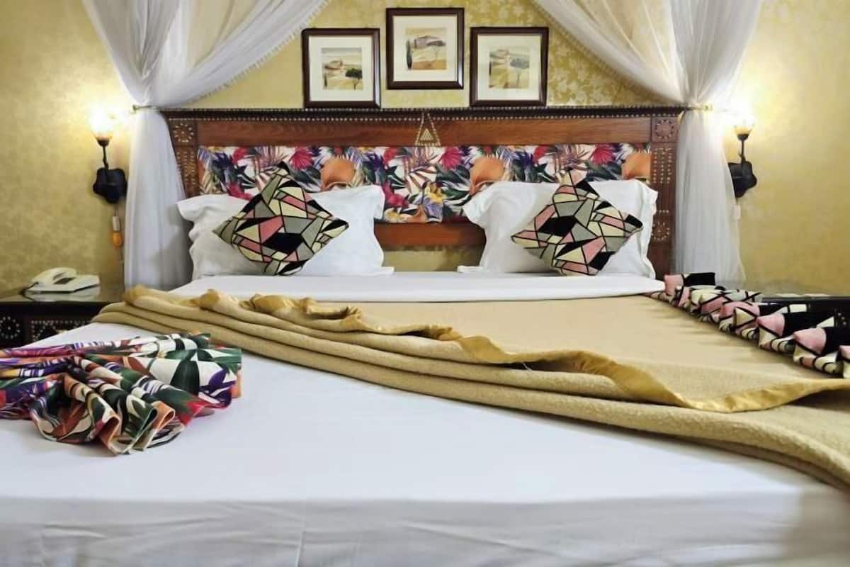 Premium bedding, in-room safe, laptop workspace