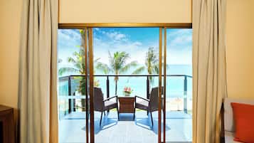 Villa Premier Seaview | Minibar, in-room safe, desk, blackout curtains