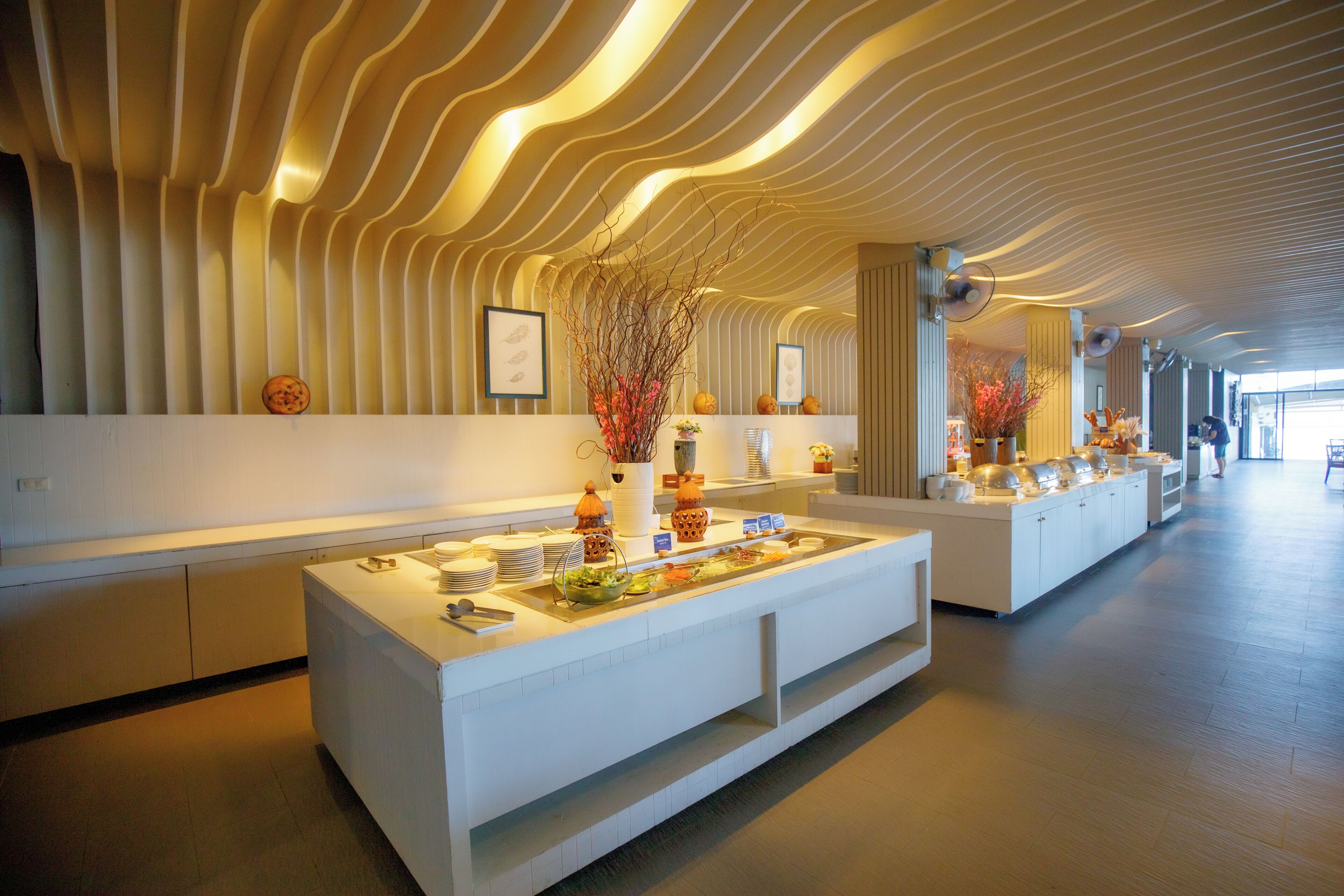 daily buffet breakfast (thb 800 per person)