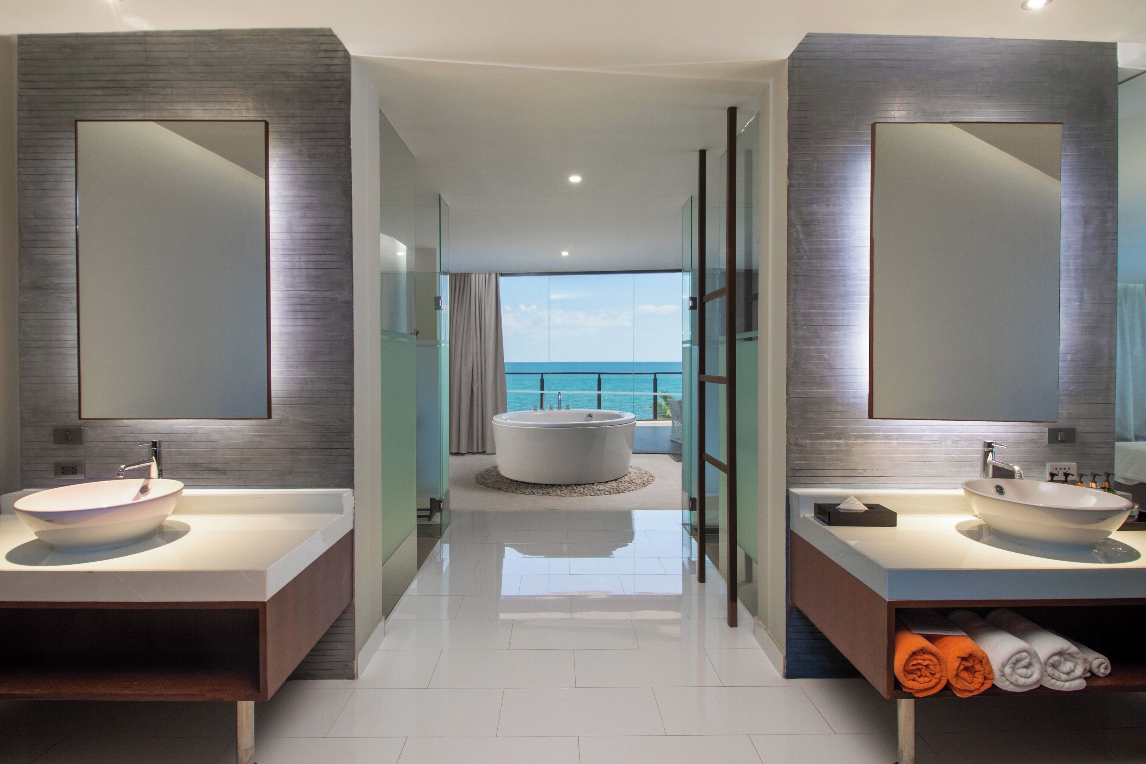 grand suite, sea view | bathroom | rainfall showerhead, free toiletries, hair dryer, bathrobes