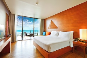 Deluxe Seaview | Minibaari, tallelokero huoneessa, työpöytä, pimennysverhot