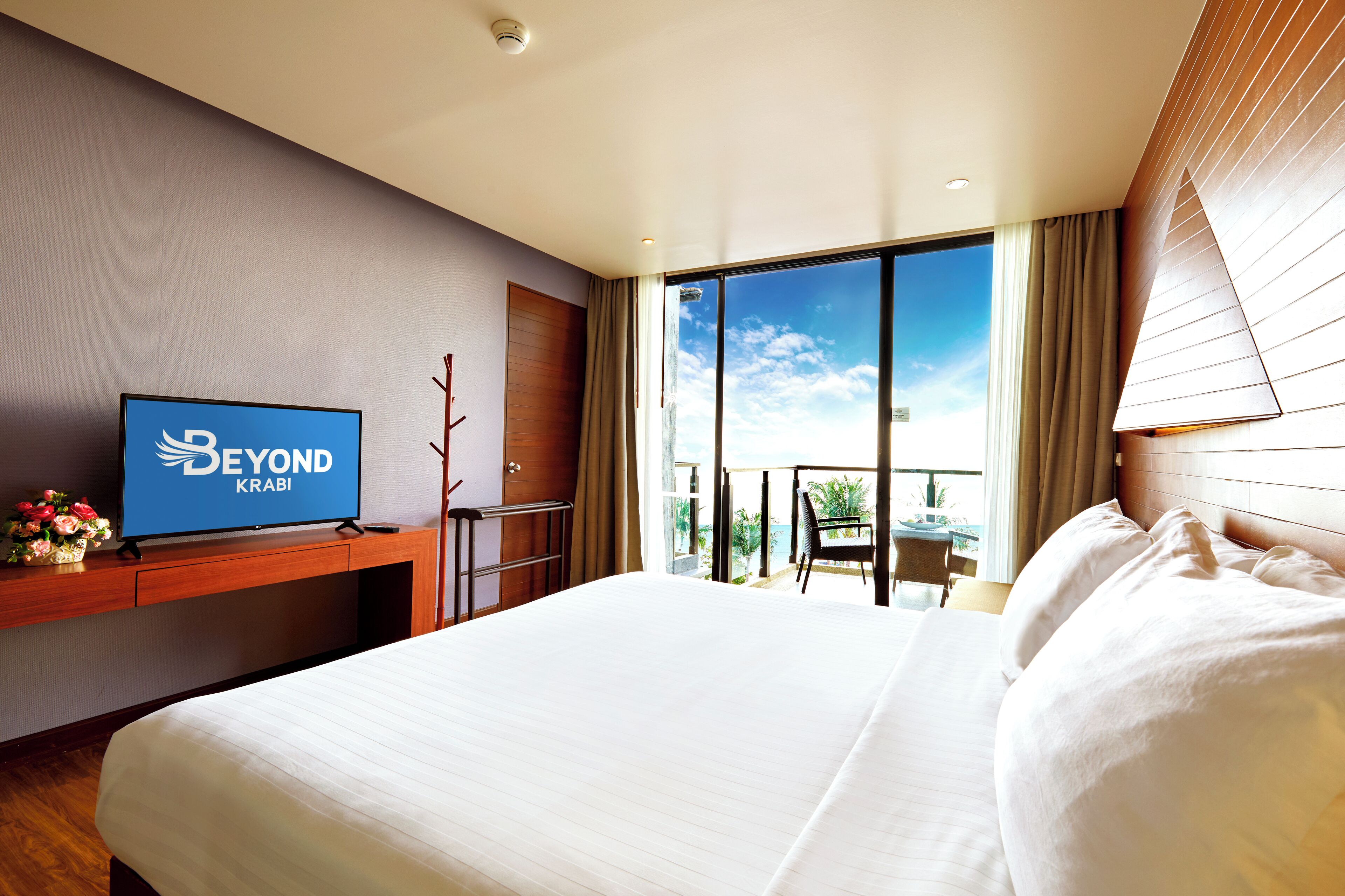 deluxe seaview | minibar, in-room safe, desk, blackout curtains