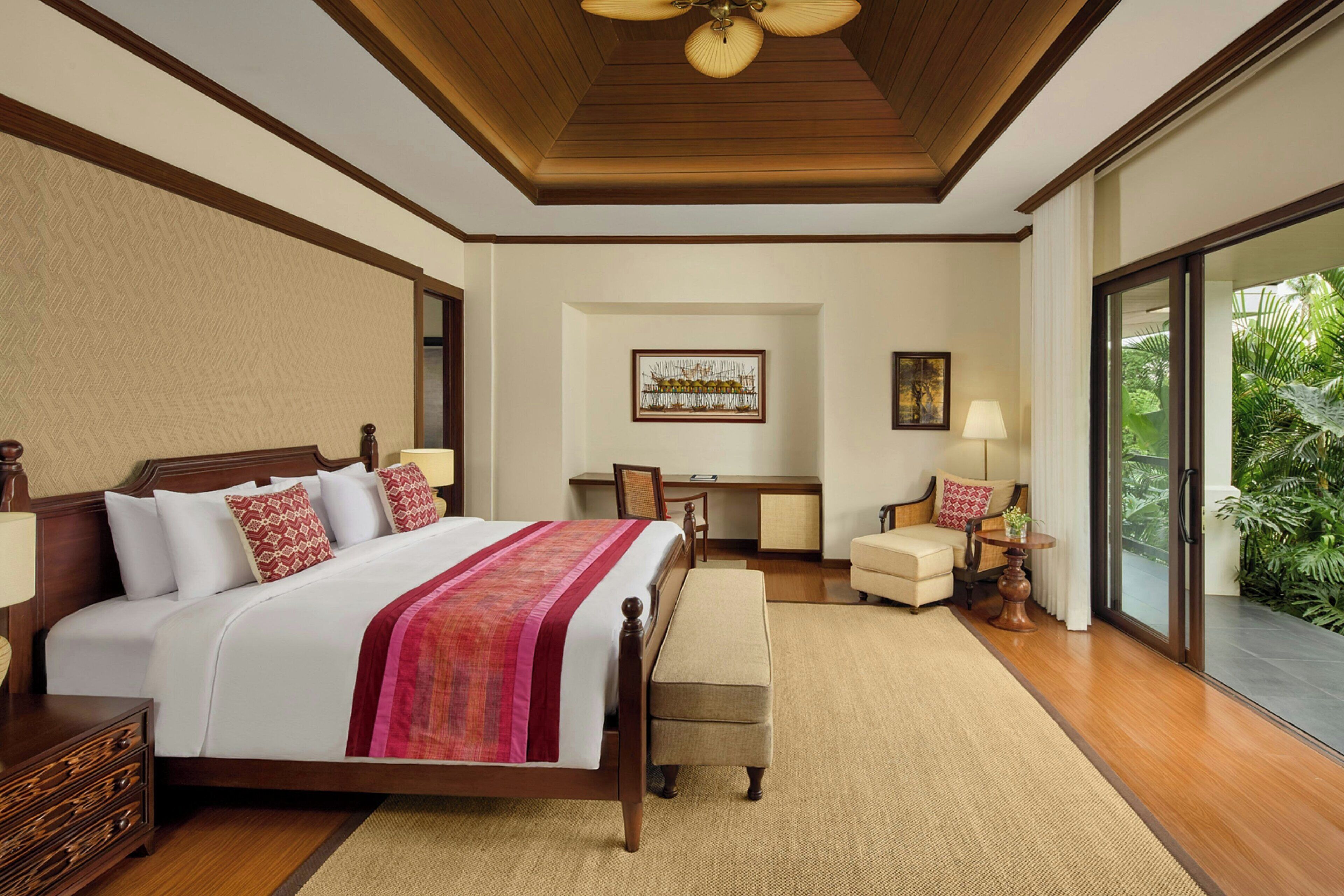 Royal Villa, 1 King Bed | Minibar, in-room safe, desk, free WiFi