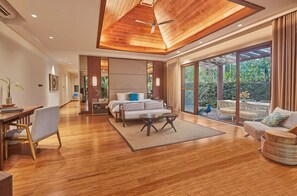 Minibar, in-room safe, desk, free WiFi - The Farm at San Benito (Lipa)