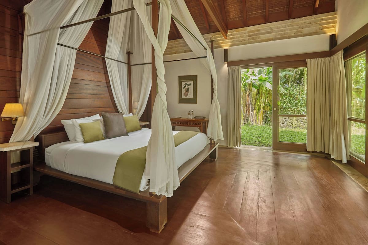 Villa, 1 King Bed, Smoking, Garden View (Terrace) | In-room safe, desk, WiFi (free), bed sheets
