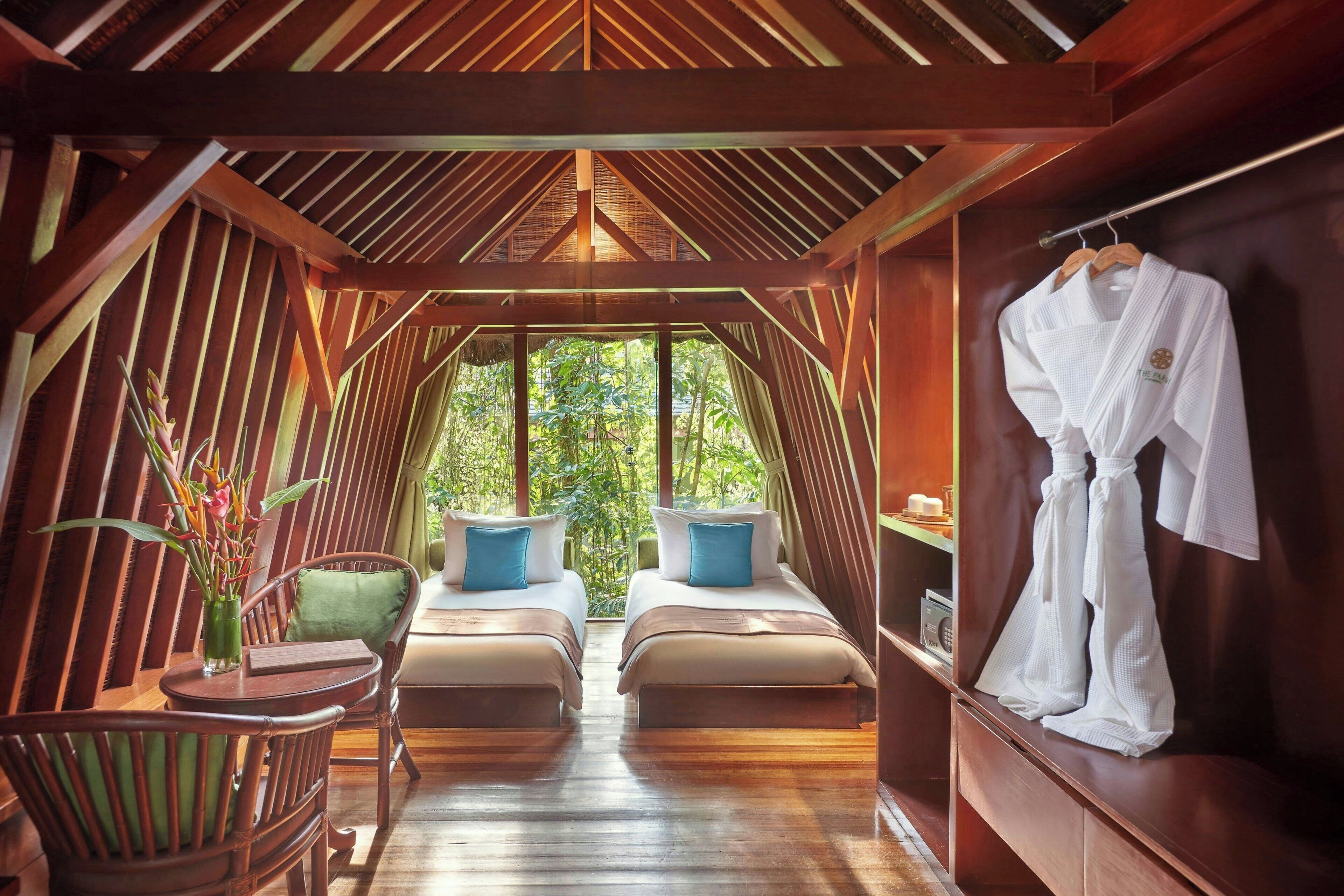 Suite, 1 Twin Bed, Garden View | Minibar, in-room safe, desk, free WiFi