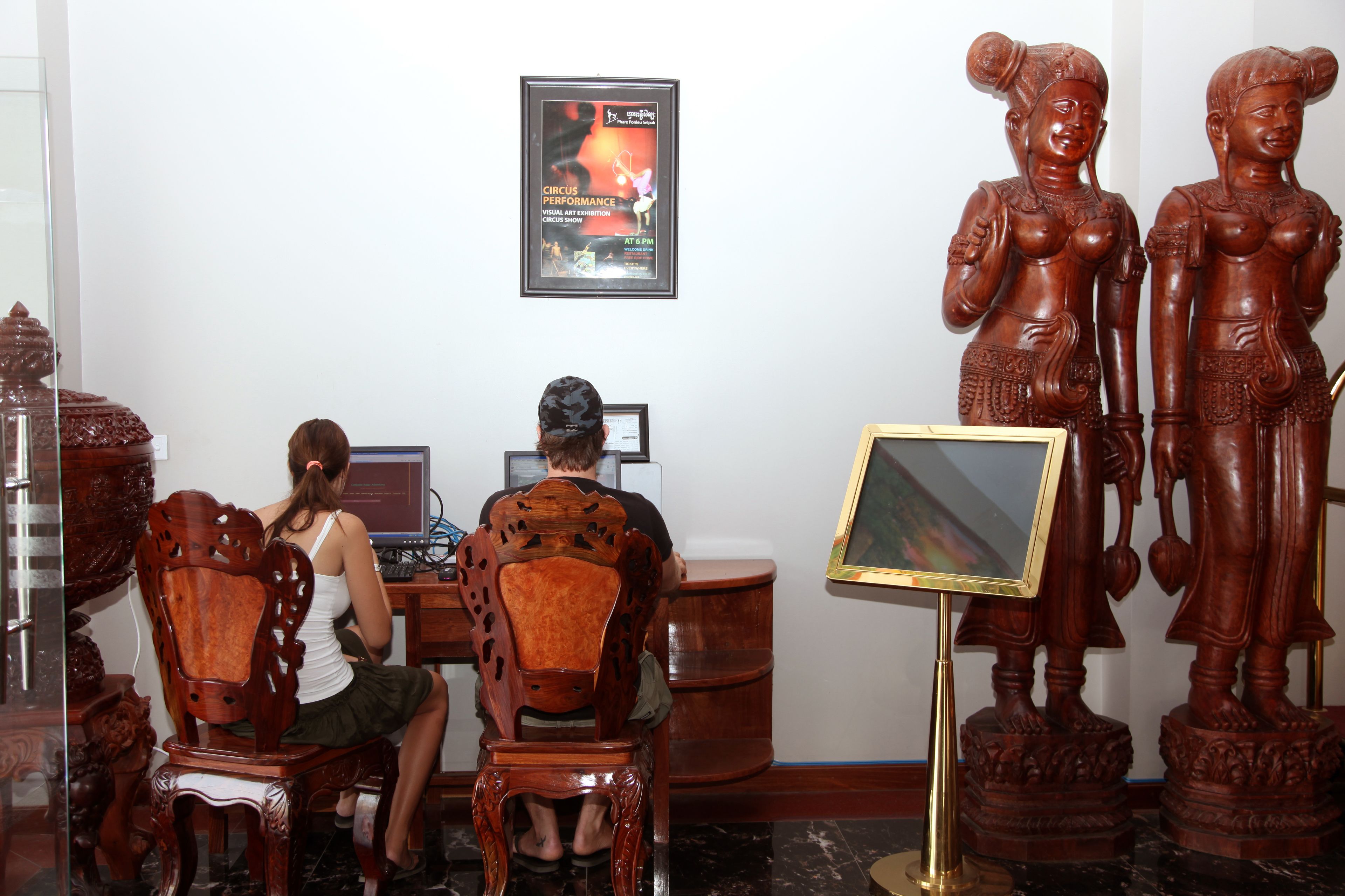 Trung tâm hành chính, văn phòng