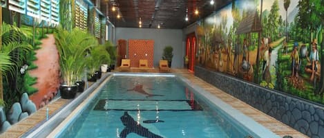 Indoor pool, pool loungers