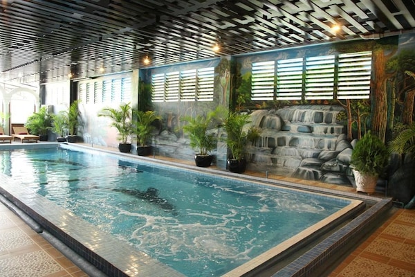Indoor pool, sun loungers