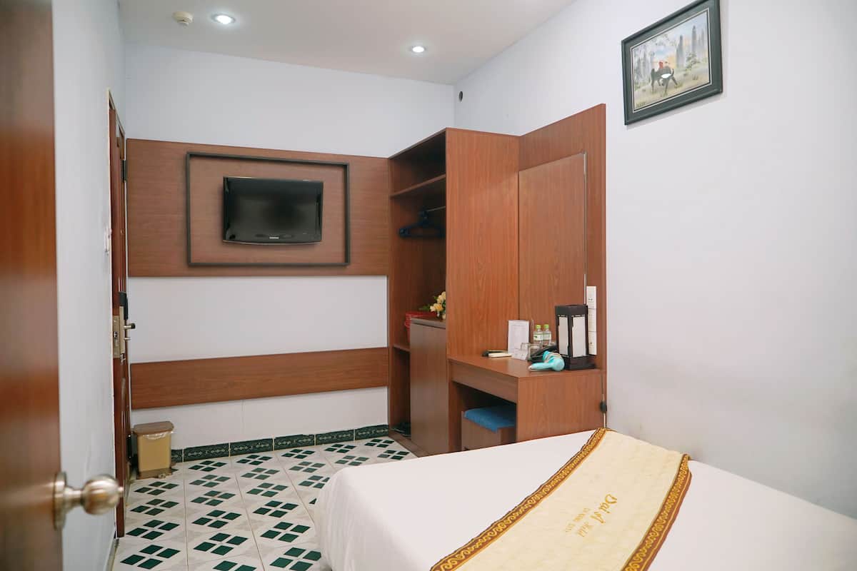 Basic Double Room, 1 Double Bed, Non Smoking, No Windows