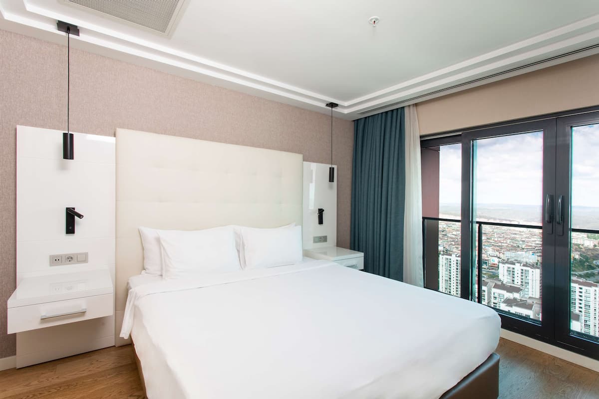 Premium bedding, Select Comfort beds, in-room safe, desk