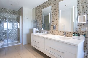 Bathroom - Radisson Residences Avrupa TEM Istanbul (Istanbul)