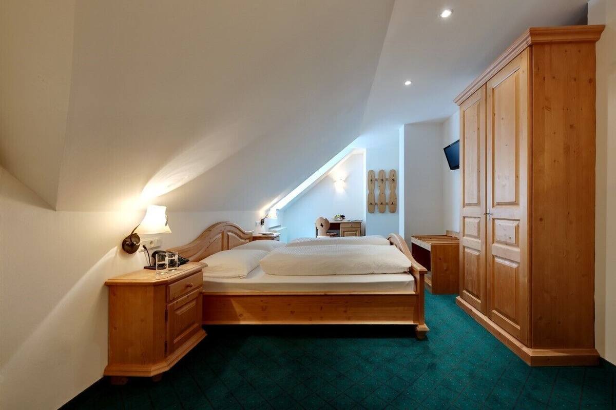 Double Room Alpin | 低過敏寢具、書桌、筆電工作空間、遮光布/窗簾