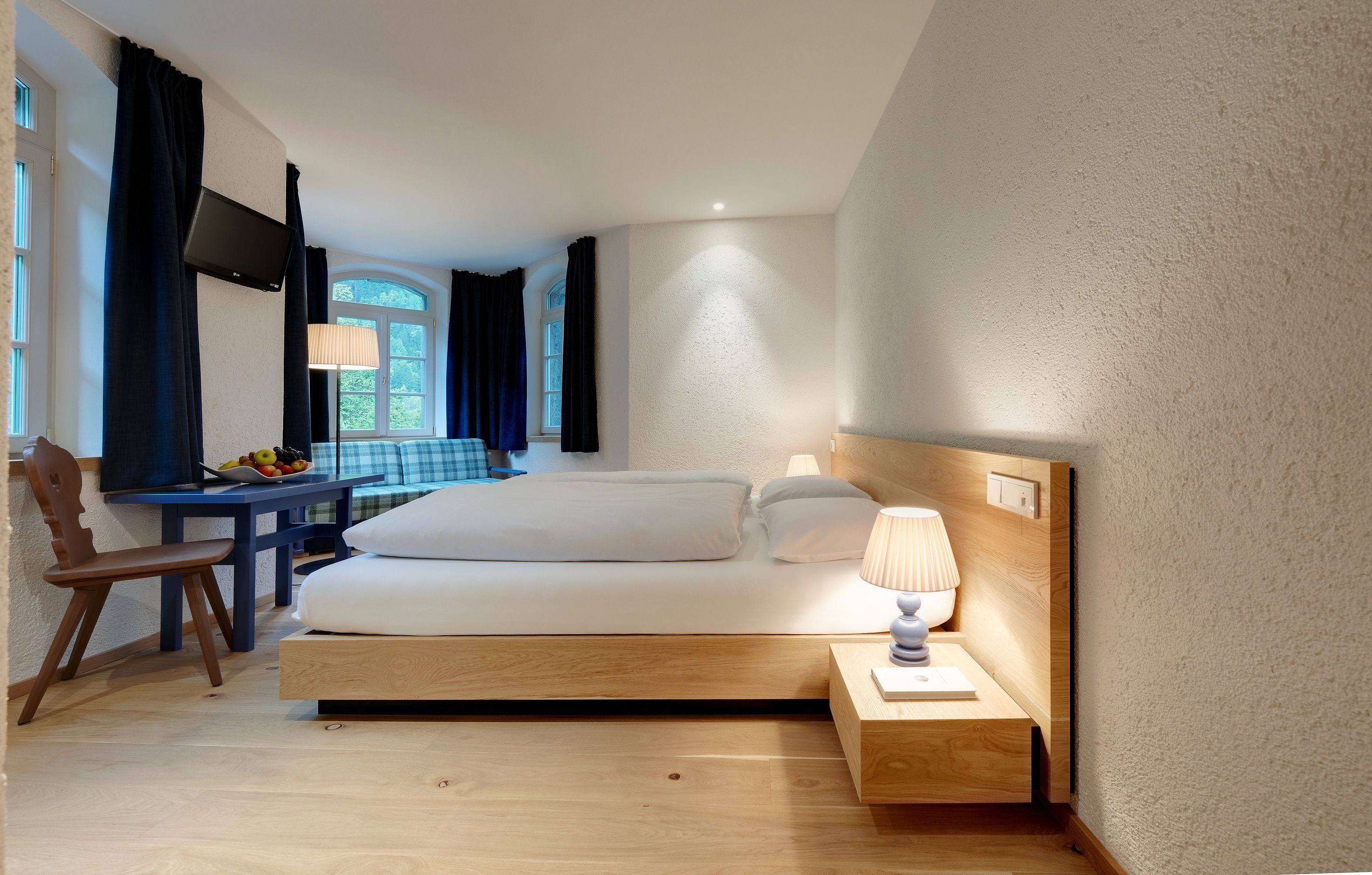 double room, private bathroom | hypo-allergenic bedding, individually furnished, desk, laptop workspace