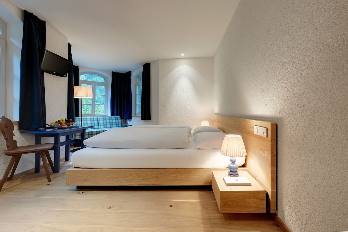 double room, private bathroom | hypo-allergenic bedding, individually furnished, desk, laptop workspace