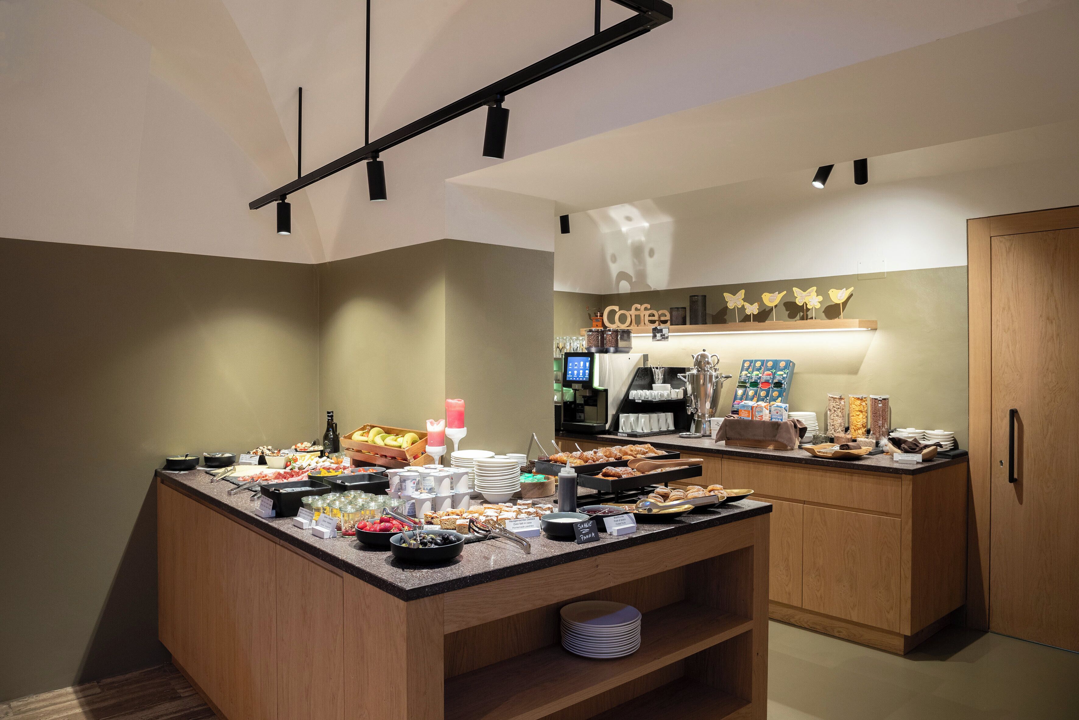 ランチ、ディナーに営業 (イタリア料理、ガーデン ビュー)