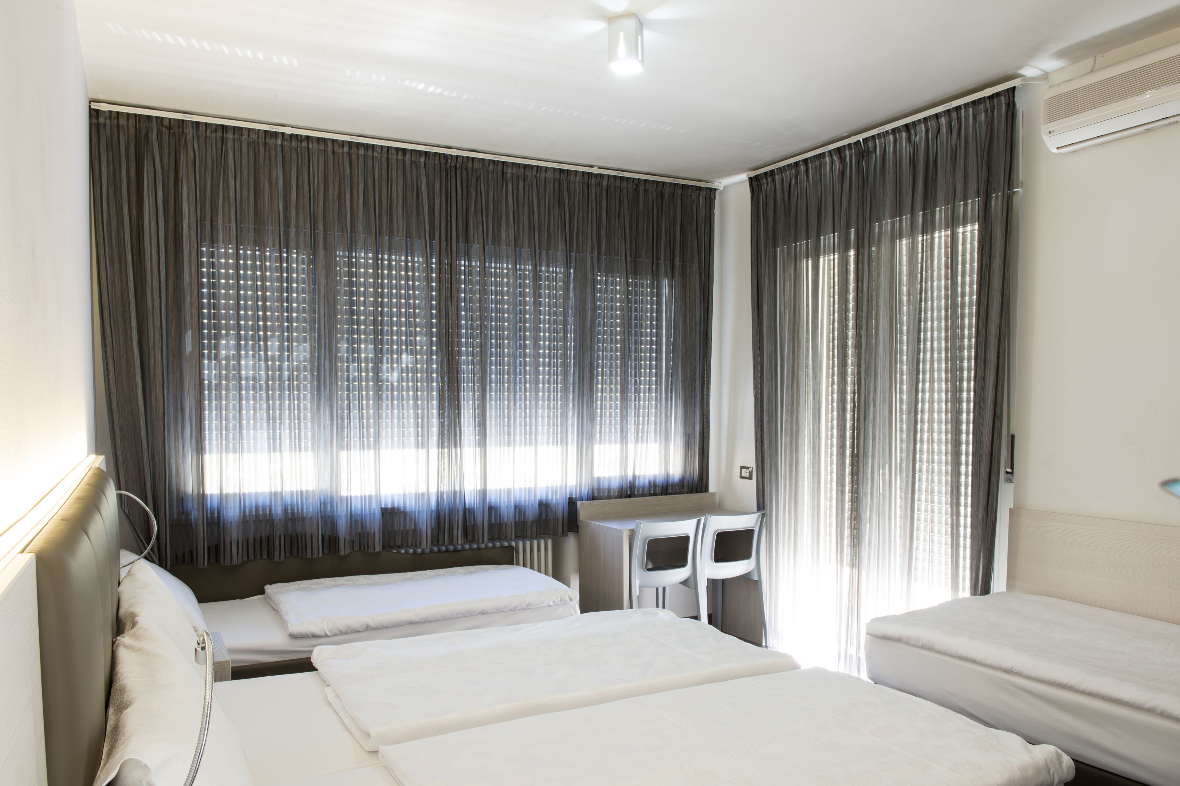 Chambre Quadruple | Bureau, Wi-Fi gratuit, draps fournis