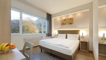 Habitación clásica con 1 cama matrimonial o 2 individuales | Escritorio, wifi gratis y ropa de cama