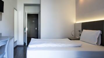 Klassieke eenpersoonskamer | Een bureau, gratis wifi, beddengoed