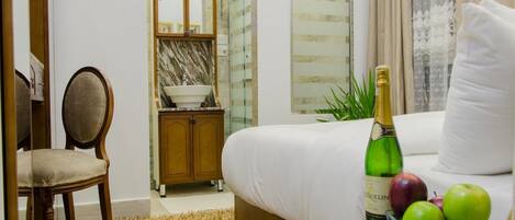 In-room safe, desk, iron/ironing board, free WiFi