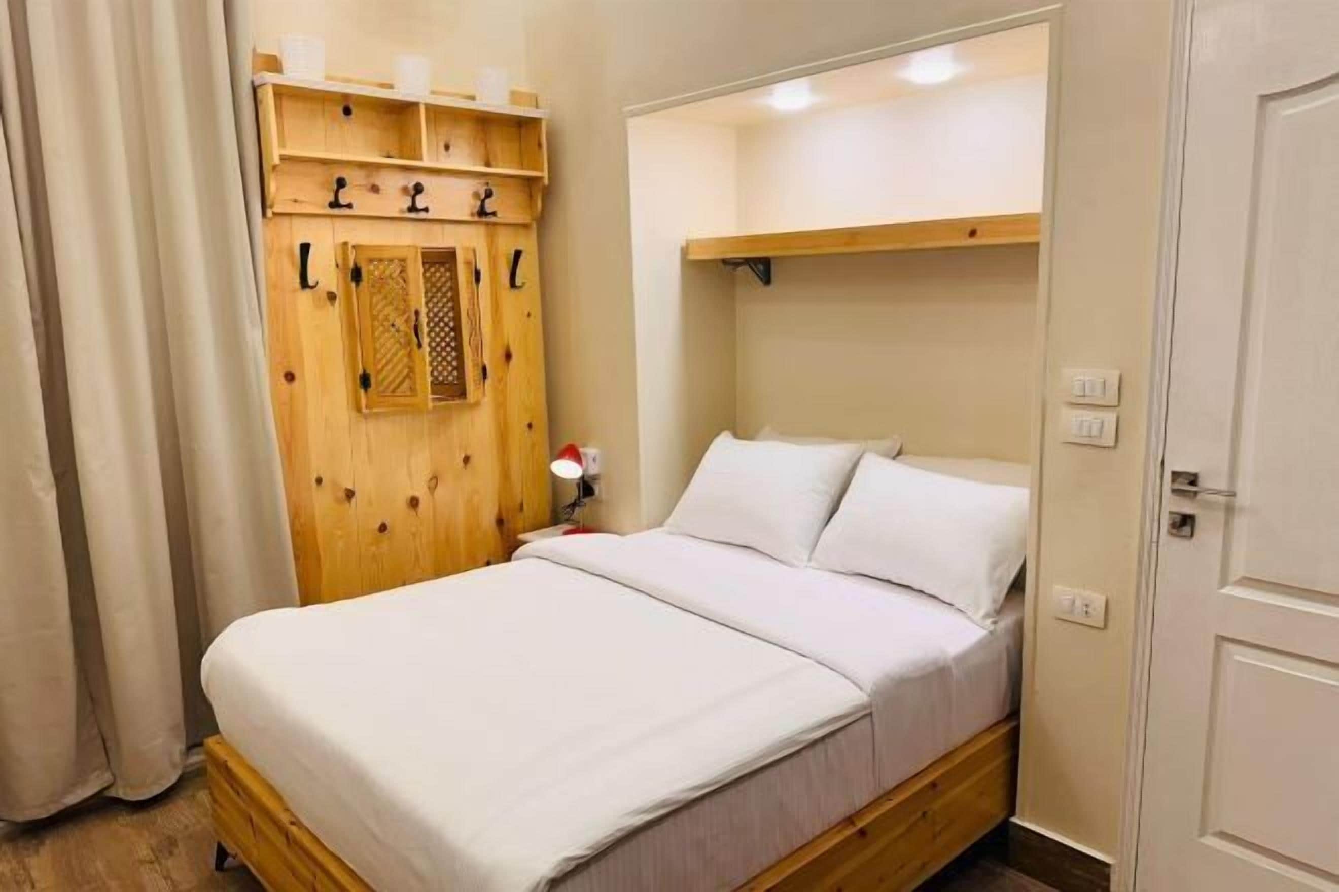 Coffres-forts dans les chambres, bureau, fer et planche à repasser