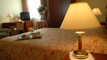 Minibar, Zimmersafe, Schreibtisch, schallisolierte Zimmer