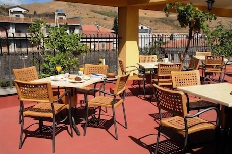 Aperto a colazione, pranzo e cena, cucina italiana