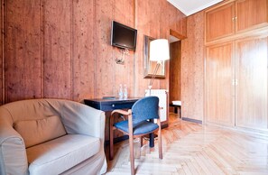 22-inch TV with digital channels - Hostal Asuncion (Madrid)