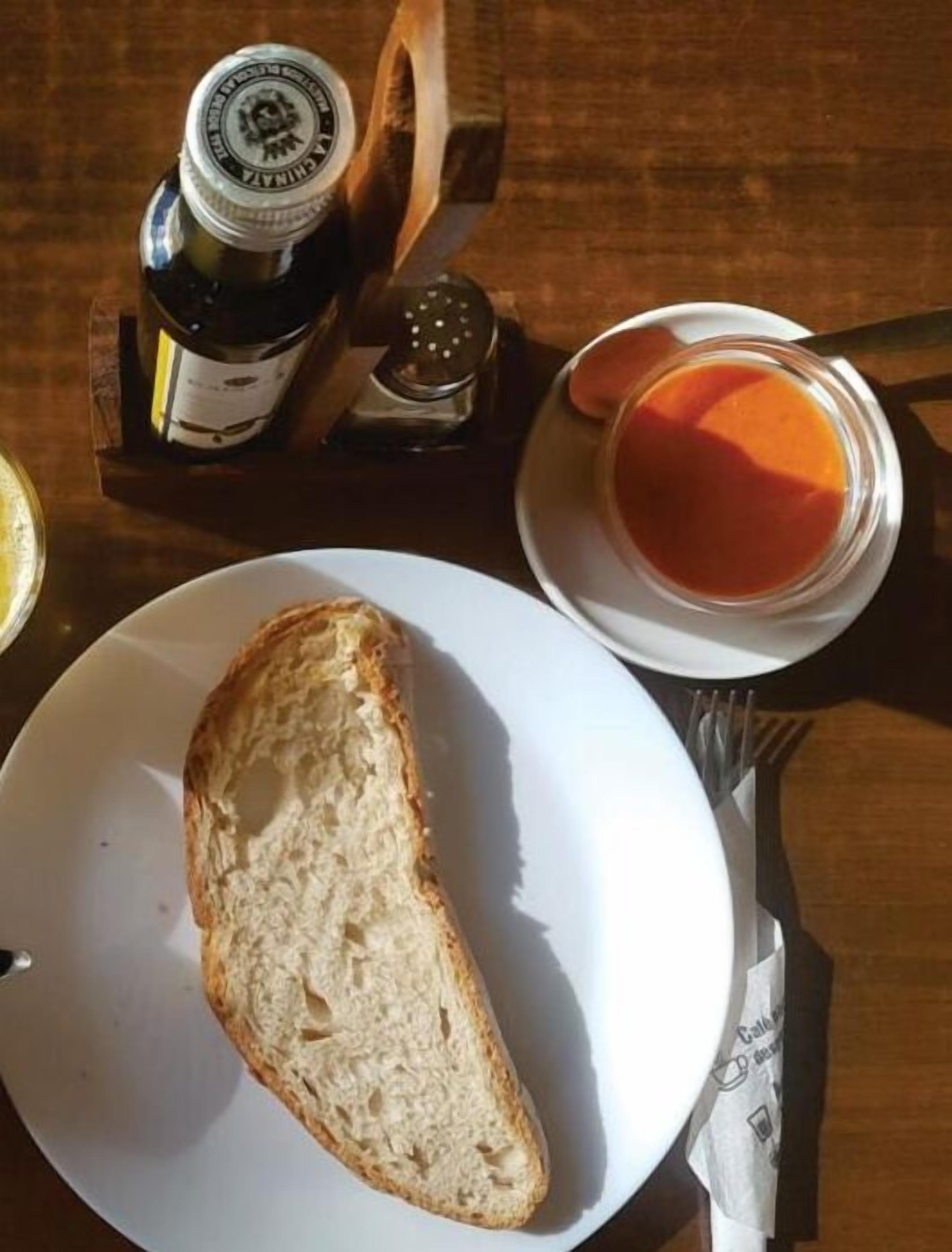 lunch and dinner served