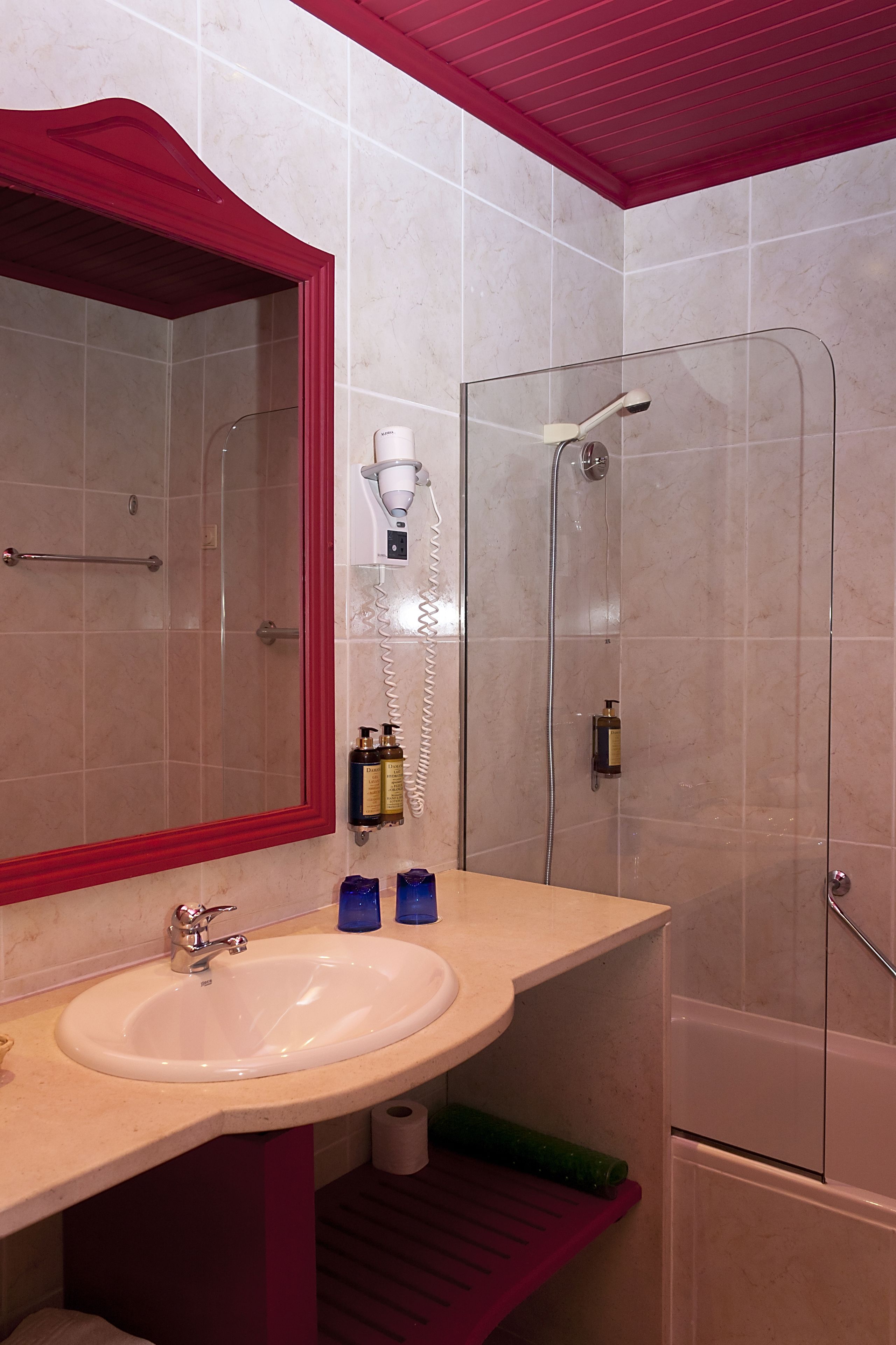 deep-soaking bathtub, hair dryer, bidet, towels