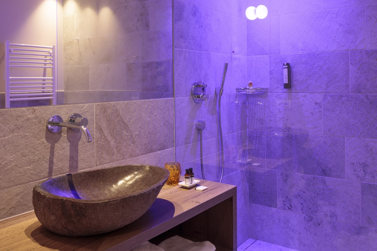 frette italian sheets, down duvets, pillow-top beds, in-room safe