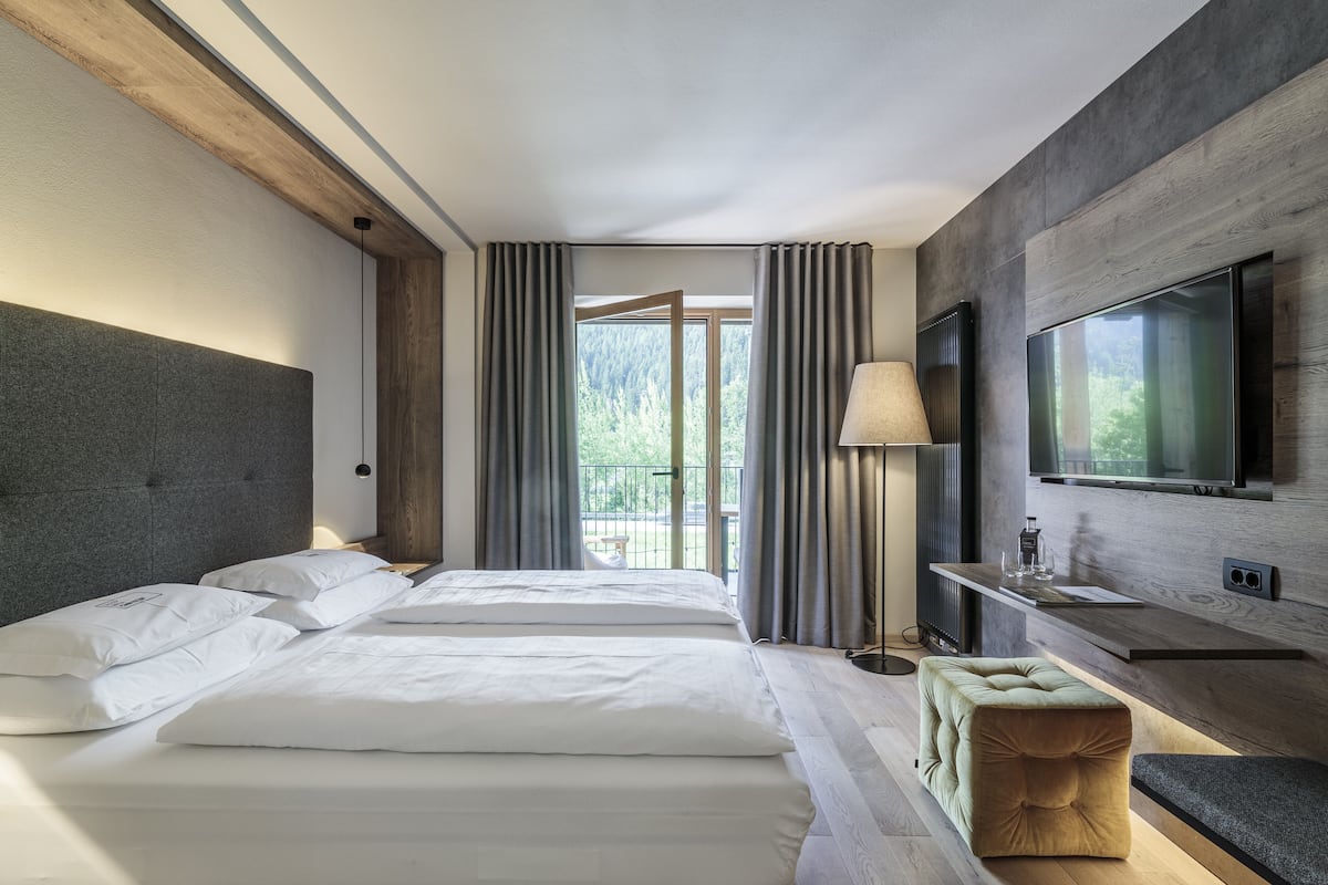 frette italian sheets, down duvets, pillow-top beds, in-room safe