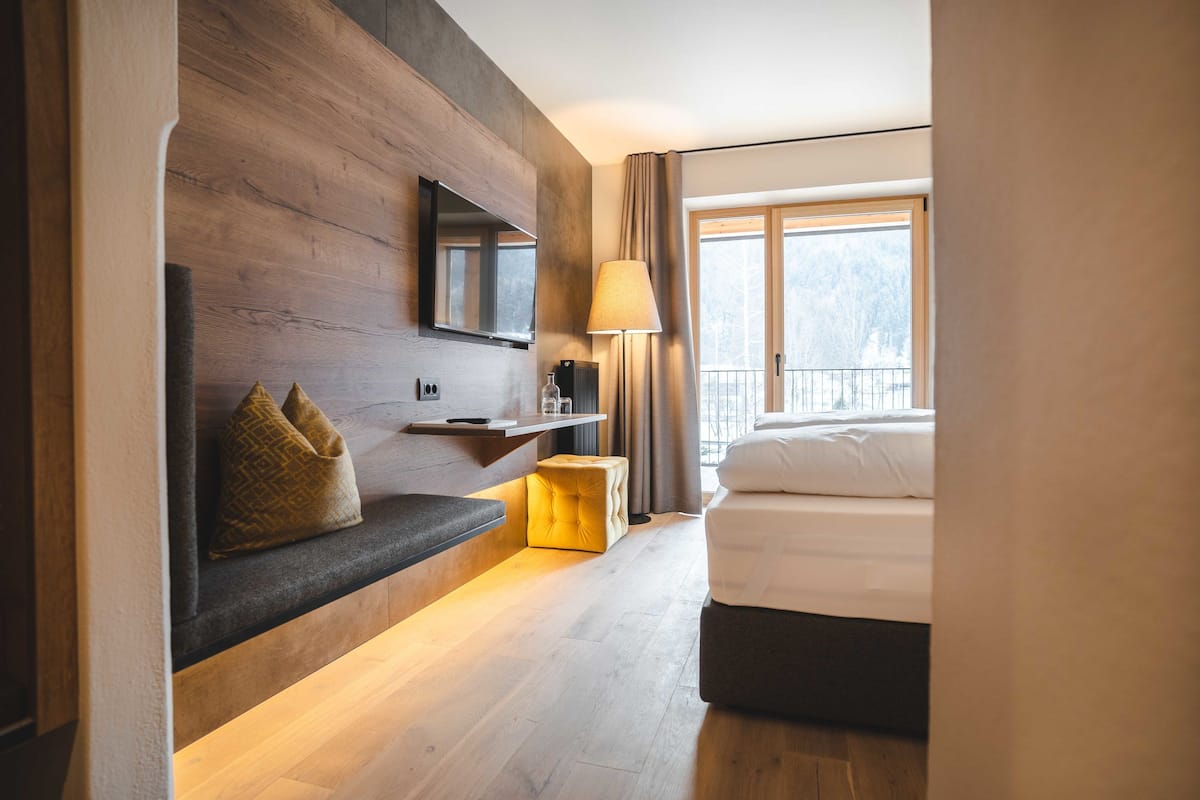 frette italian sheets, down duvets, pillow-top beds, in-room safe