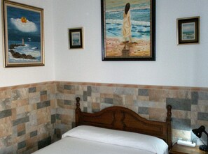 Quarto casal básico | Camas com colchões de espuma com sistema de memória