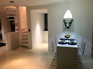 Design Townhome, 2 Bedrooms | Soundproofing, iron/ironing board, free WiFi, bed sheets - Sea Breeze Studios (Machico)