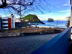 Design Townhome, 2 Bedrooms | Soundproofing, iron/ironing board, free WiFi, bed sheets - Sea Breeze Studios (Machico)