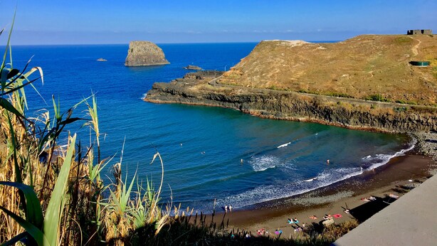 Unclassified image, 1 of 59, button - Sea Breeze Studios (Machico)