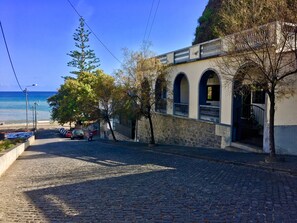 Front of property - Sea Breeze Studios (Machico)