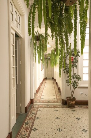 Living area - 1900 Hostel (Lima)
