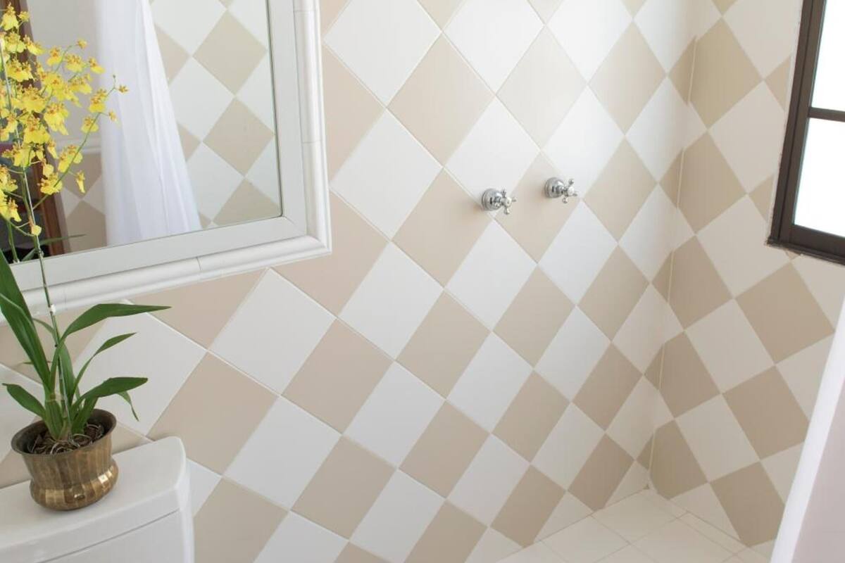 designer toiletries, hair dryer, towels