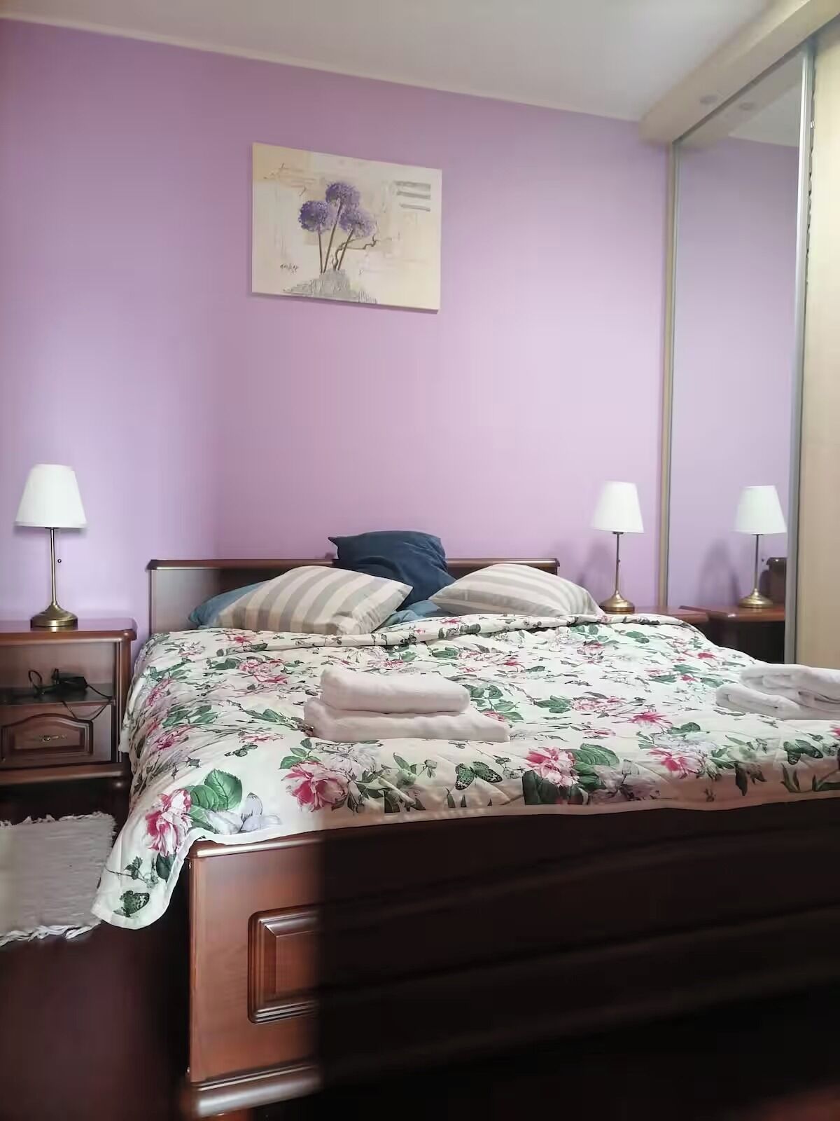 Minibar, caja de seguridad en la habitación y escritorio 