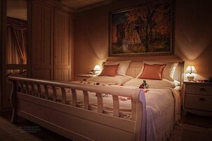 标准双人房 | 迷你吧、客房内保险箱、办公桌、熨斗/熨板