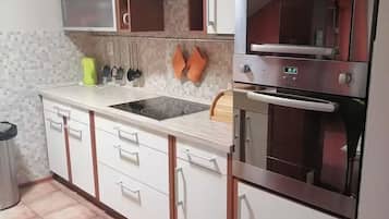 Departamento, en edificio contiguo | Cocina privada