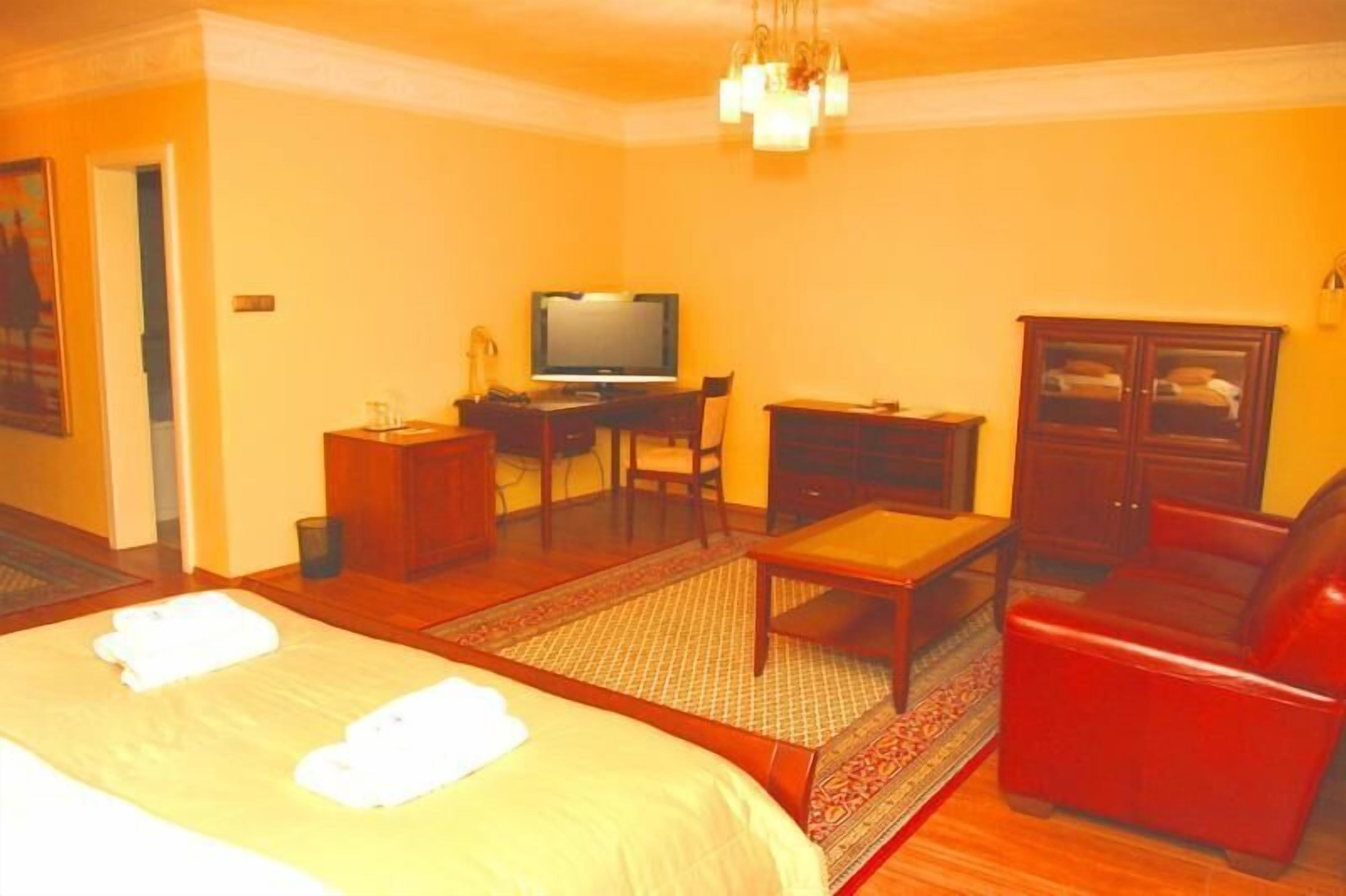 junior suite | minibar, in-room safe, desk, iron/ironing board